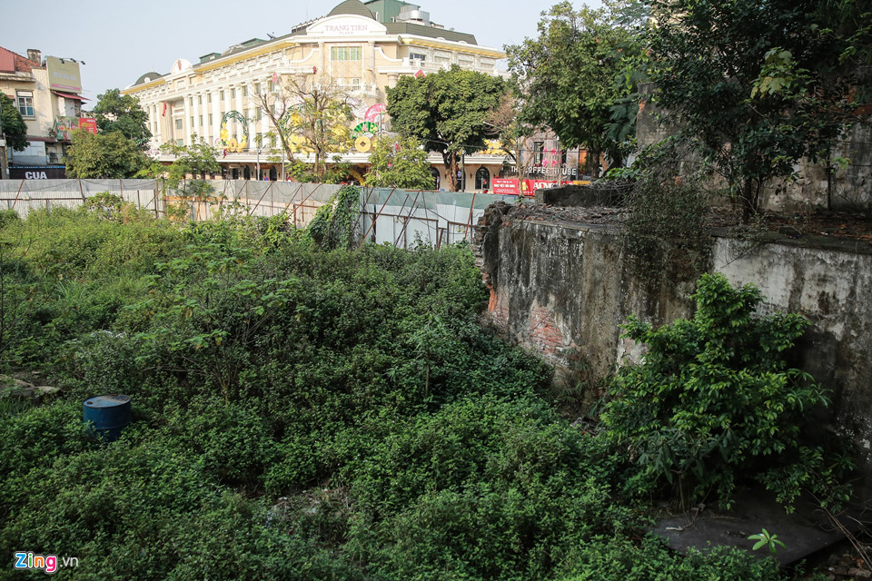 Cận cảnh những lô đất vàng bỏ hoang giữa trung tâm Hà Nội